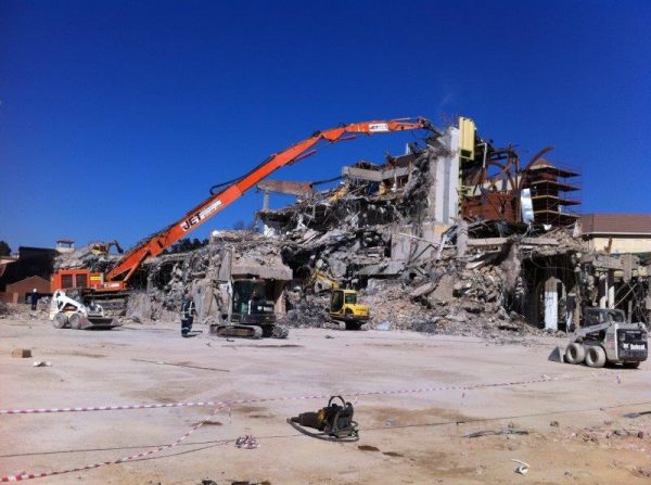 Demolition provides a continuous challenge in terms of safety production and cost-efficiency.