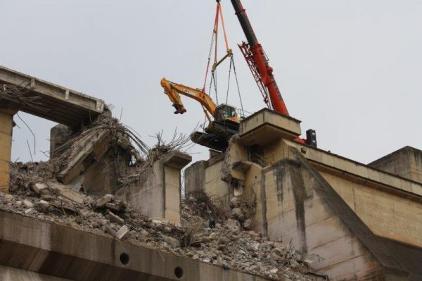 Hazelmere Dam saw the compilation of specific demolition-control guidelines.
