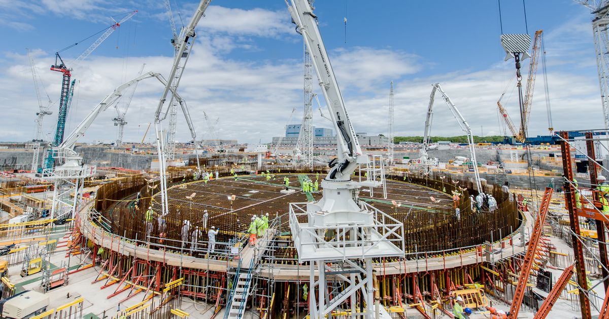 BIGGEST CONCRETE POUR IN UK HISTORY COMPLETED AT NUCLEAR PLANT SITE