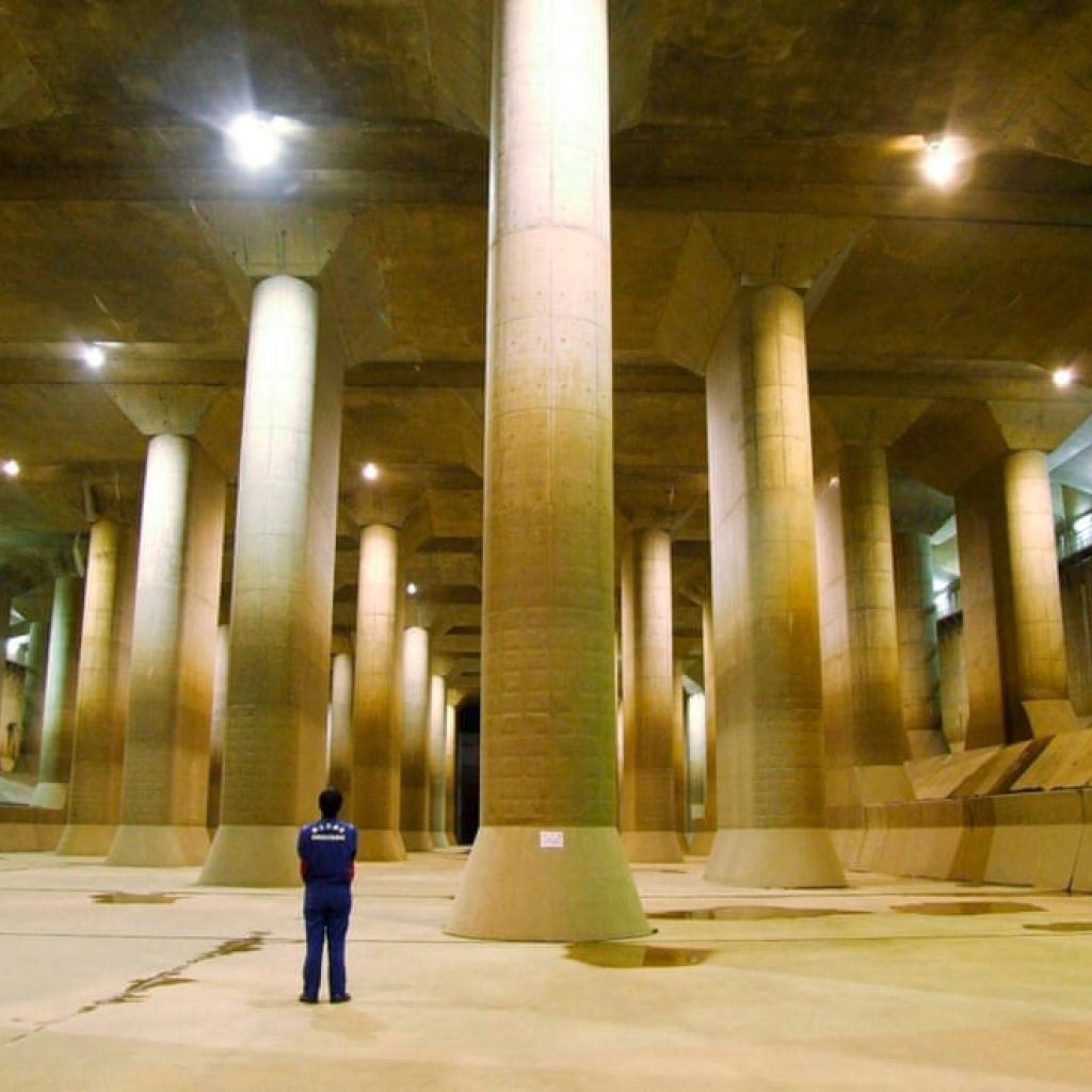 The levee of the 17th Street Canal, New Orleans, after it was breached during Hurricane Katrina.