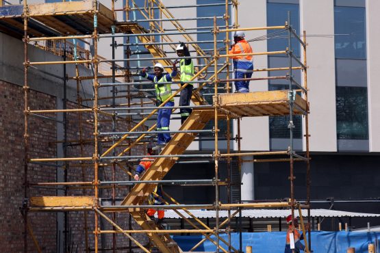 Radisson-Red-Rosebank-Construction-workers-1-555x370