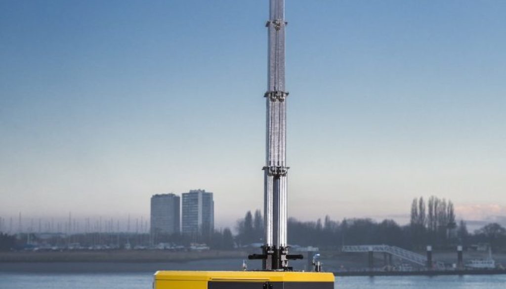HiLight H5+ in a harbour