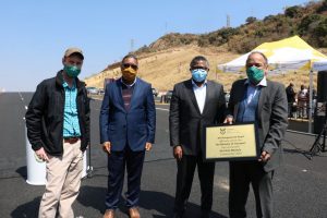 hendrik-louw-philip-hendricks-and-zutari-cfo-joe-ndala-with-transport-minister-fikile-mbalula