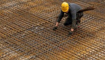 Rebar can best be protected by means of hot dip galvanizing. Pic by Ricardo Gomez Angel, Unsplash